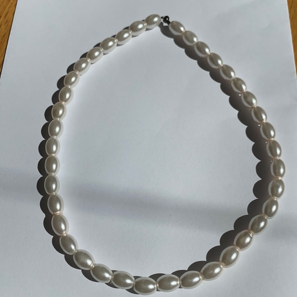 Pearl beaded choker necklace